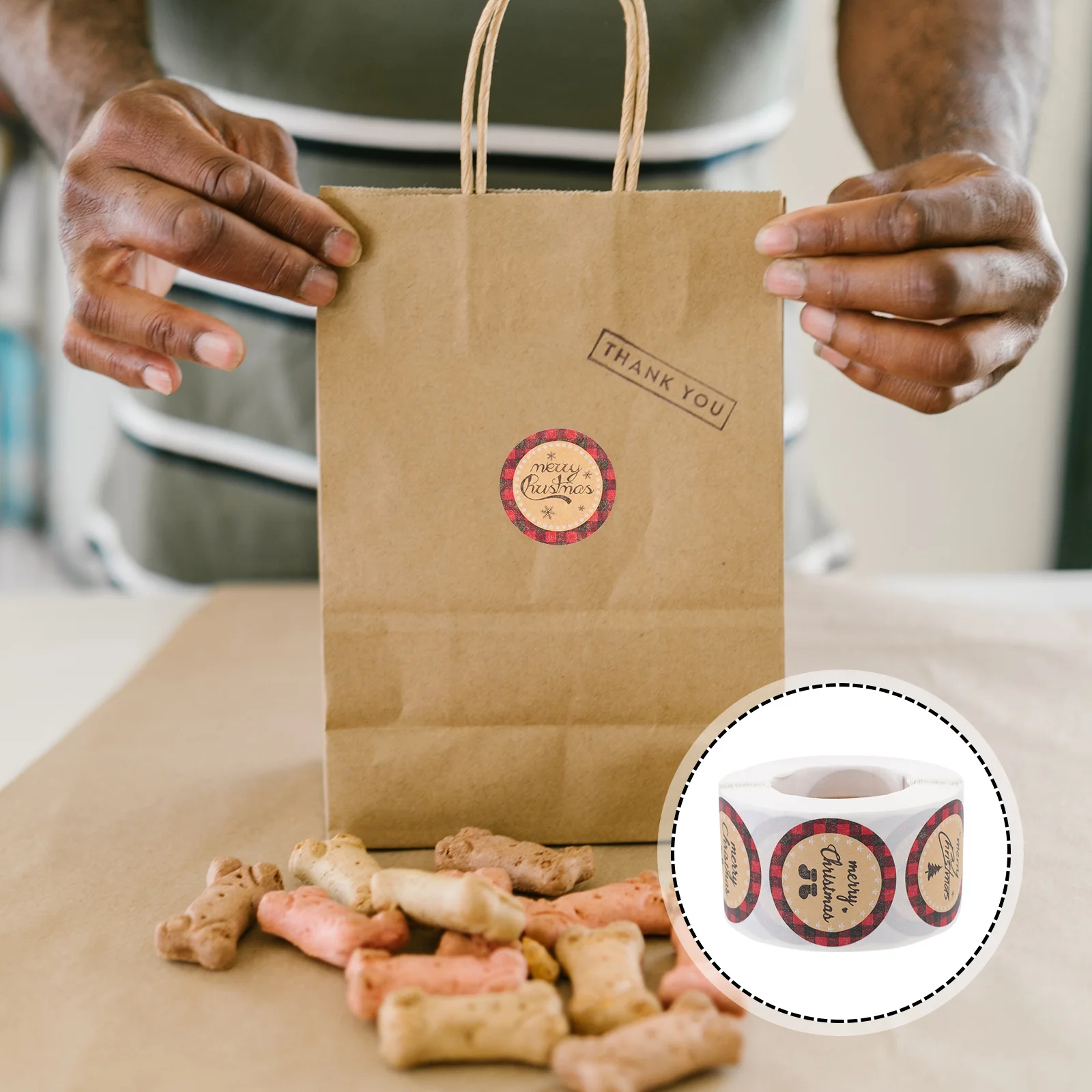 

1 Roll Christmas Gift Packing Bag Sealing Sticker Kraft Paper Envelope Label Self-Adhesive Creative Holiday Decoration Sealing