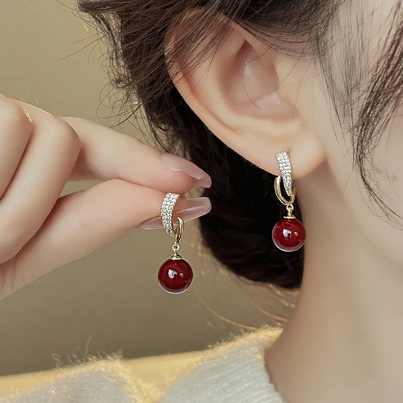 2026 New Design Wine Red Pearl Pendant Metal Inlaid Zircon Hanging Earrings For Women's Light Luxury Jewelry Trendy Accessories