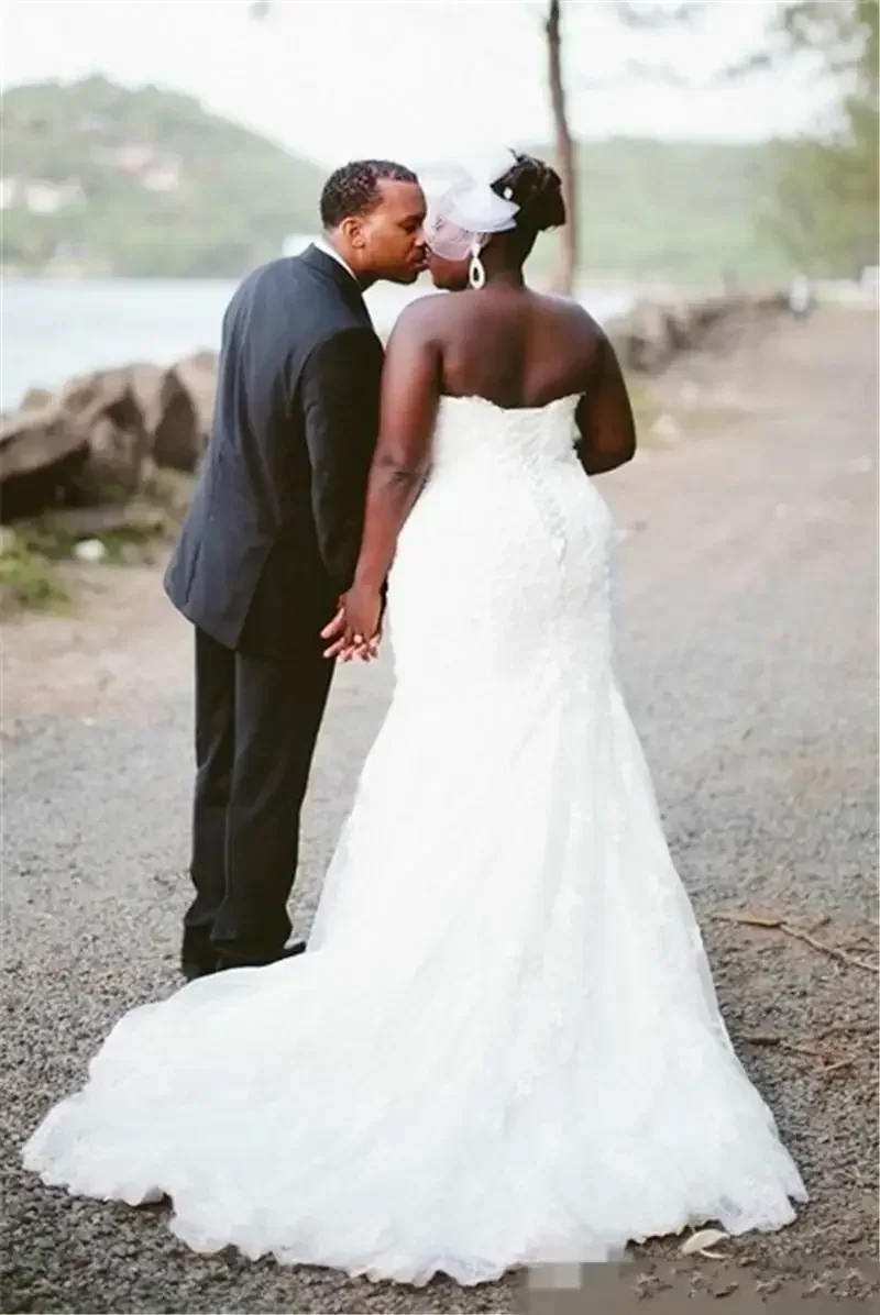 Robes De mariée sirène africaines personnalisées, grande taille, avec des appliques en dentelle, avec traîne De balayage, sans bretelles, Corset au dos, robe De campagne