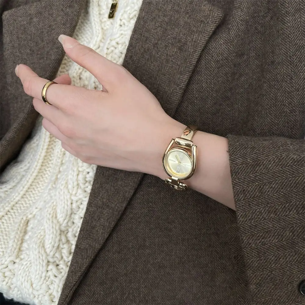 

New Round Bracelet Watch Elegant Button Design Ladies Watch Luxury Gift Bracelet Quartz Watch Women