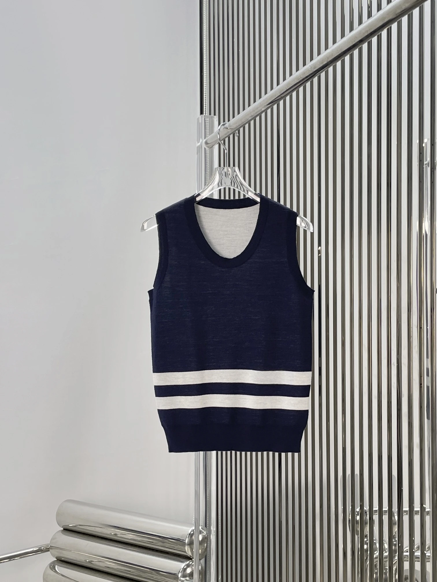 

Luxury College Style Women's Knitted Vest Embroidered Letter Logo Tummy Slimming Stripe Patchwork Hemline Fake Two-Piece