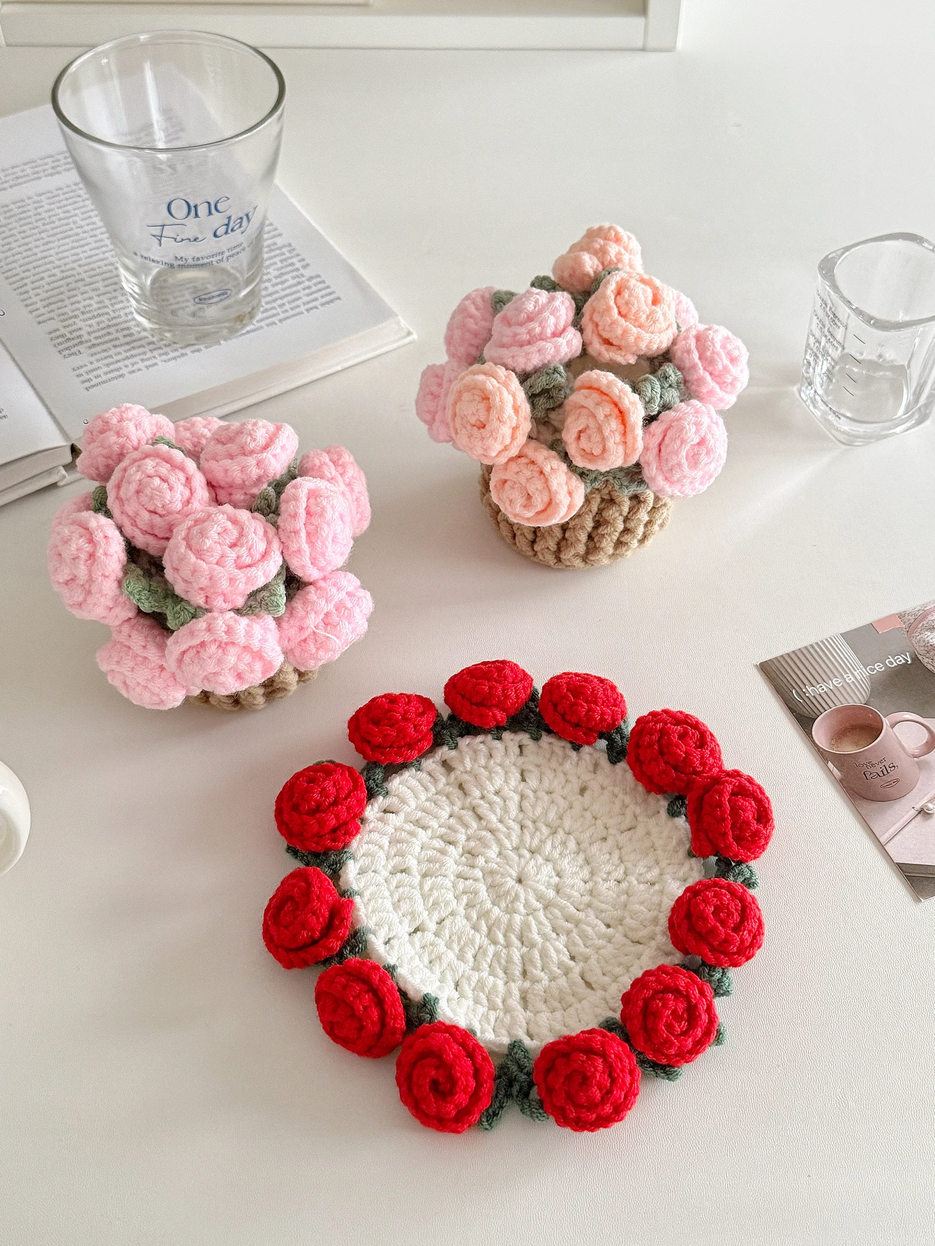 

2-piece set Romantic mini rose bouquet coffee coaster Creative hand-woven woolen small potted plants Table decoration