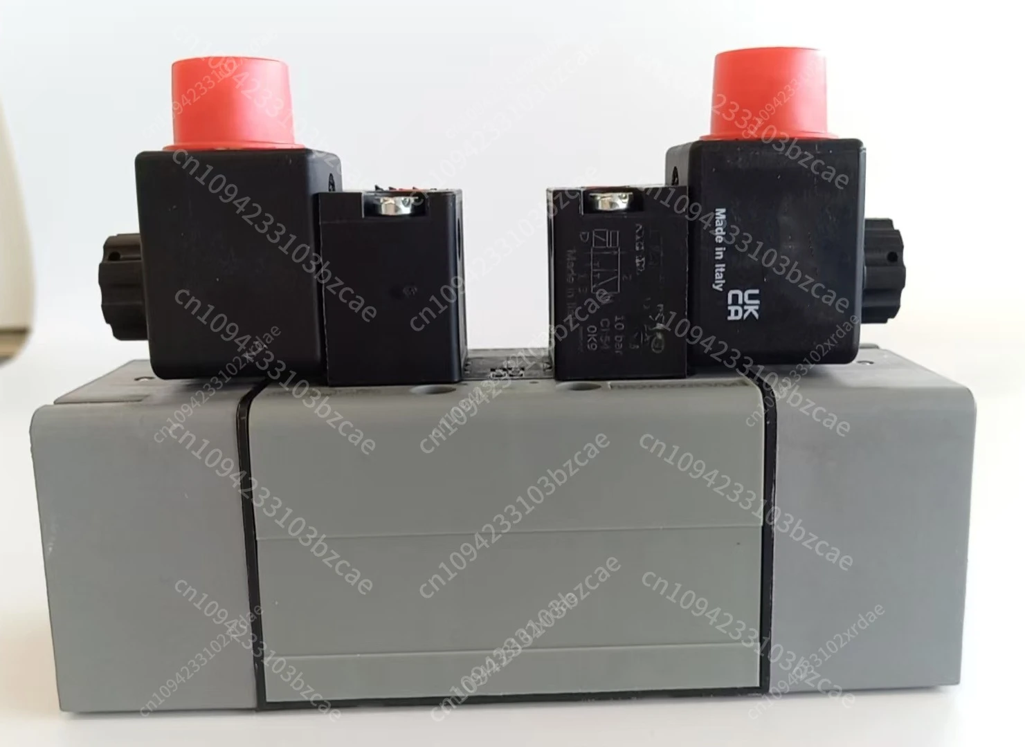 독일산 오리지널 및 신제품 공압 부품 5/2 웨이 방향 밸브 솔레노이드 밸브 0820028304