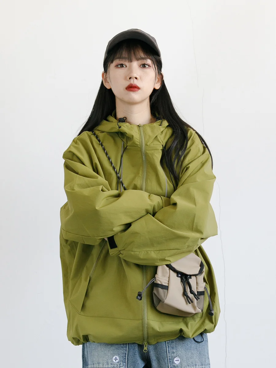 Unisex Loose Fit Outdoor Workwear Jacket with Hood And Large Pockets Zippered Short Coat for Men And Women Street Style Windp...