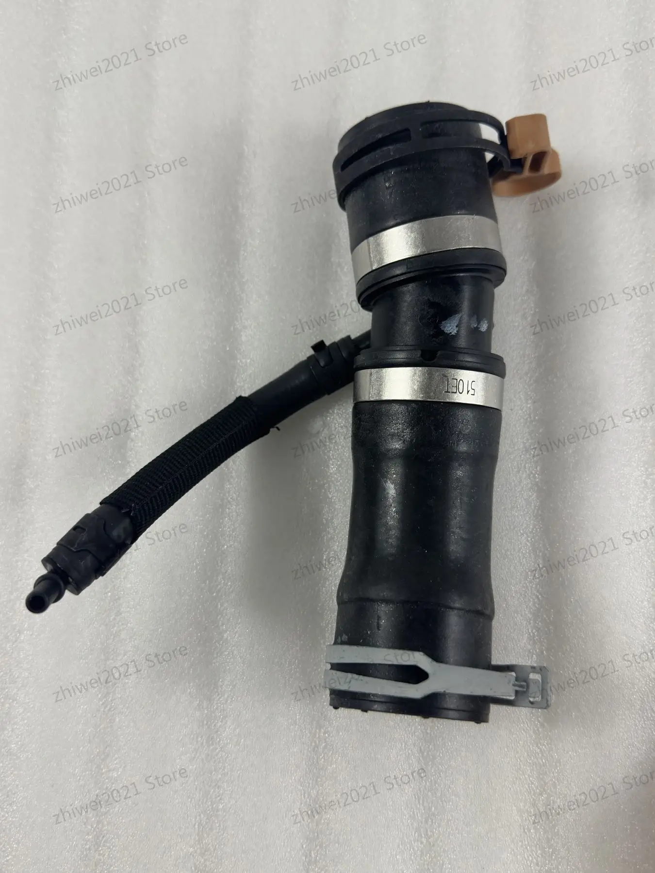 Land Rover Jaguar thermostat water pipe is suitable for L405/L494/L462/XJ/XF thermostat to engine water pipe LR049990 C2Z28258