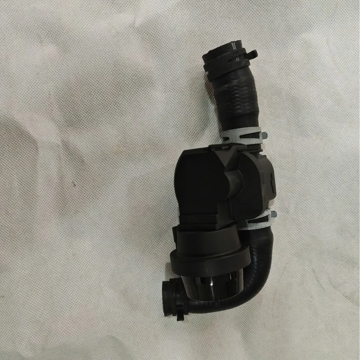 Suitable for Automotive M270 Heater Water Valve OE: 2702001600