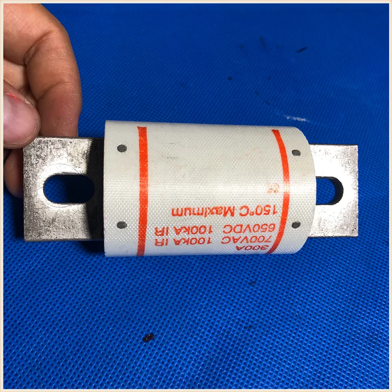 Disassembly Yaskawa inverter insurance fast fuse A70P350-4 A70P450-4 A70P300-4