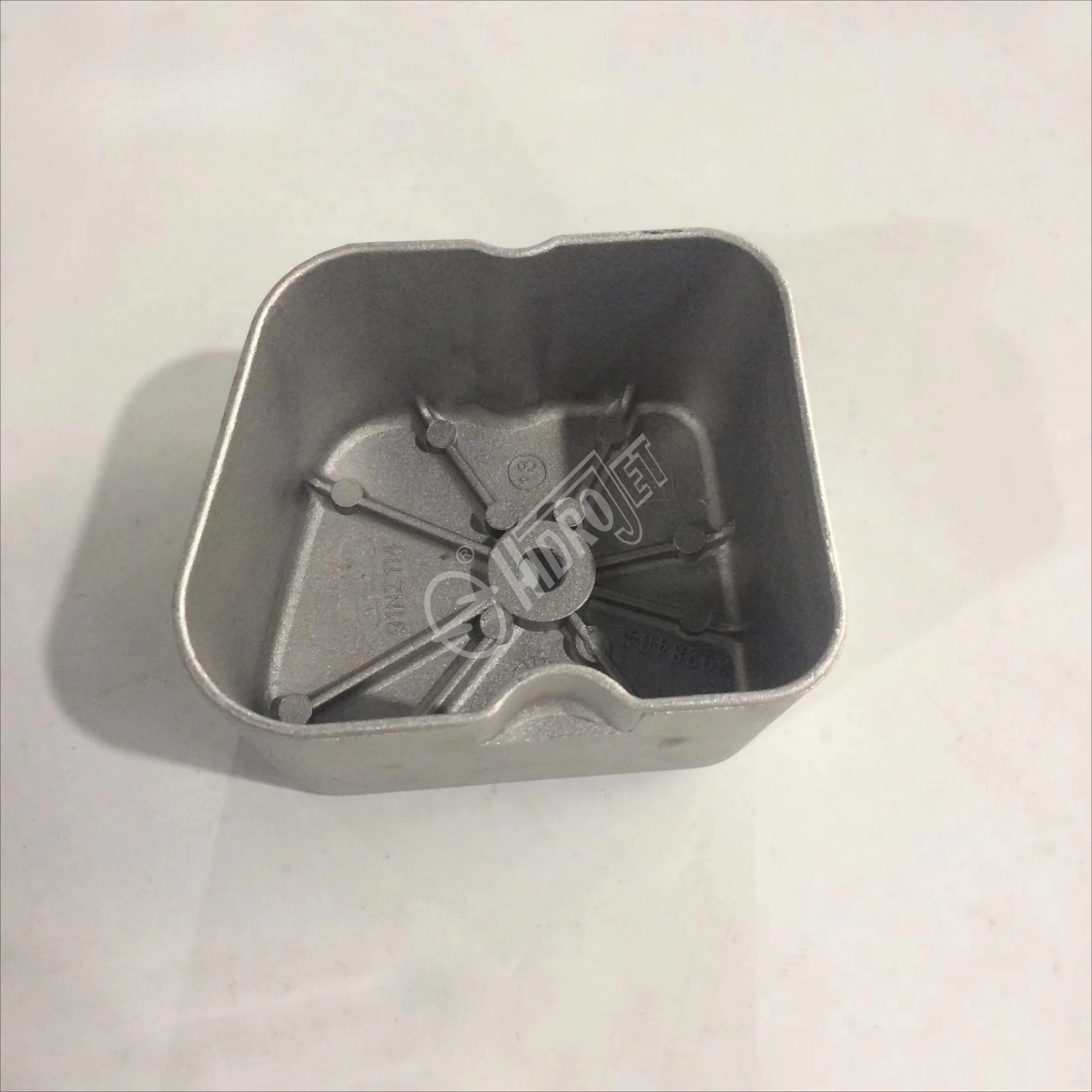 

Pc200-7 1 hole valve cover 3928404 excavator accessory Pc200-6 6D102 valve chamber cover 6735-11-8120