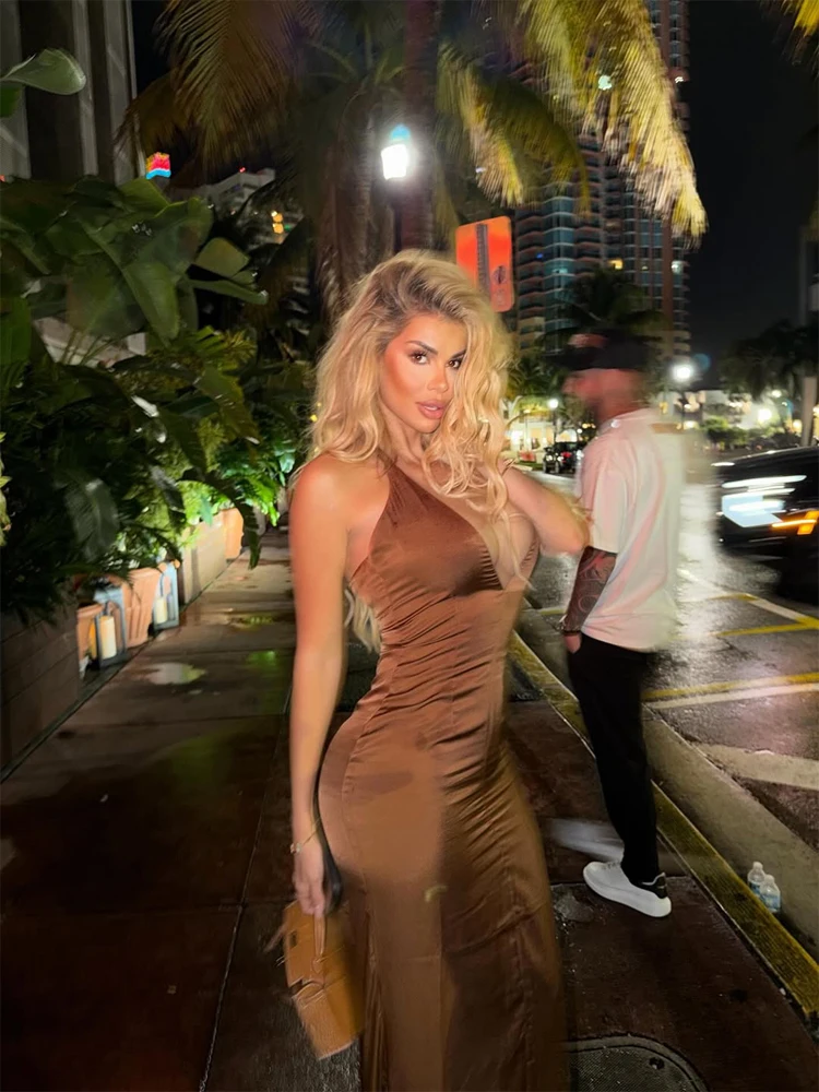 เดรสแฟชั่นคอวีลึกแบบผูกคอ ผู้หญิง สไตล์เก๋ไก๋ แขนกุด เปิดไหล่ ทรงเข้ารูปยาว  ปี 2026 ชุดราตรีสำหรับงานเลี้ยง