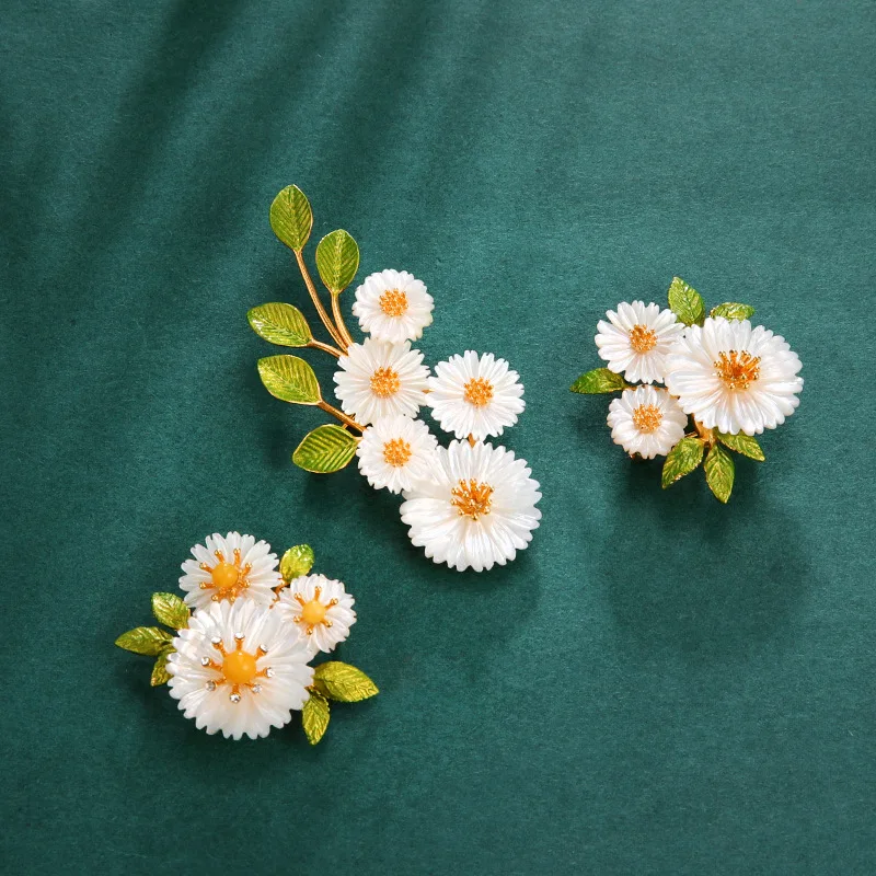 

Zhijian Natural Beeswax Shell Daisy Brooch Pendant Dual-purpose Multiple Brooches