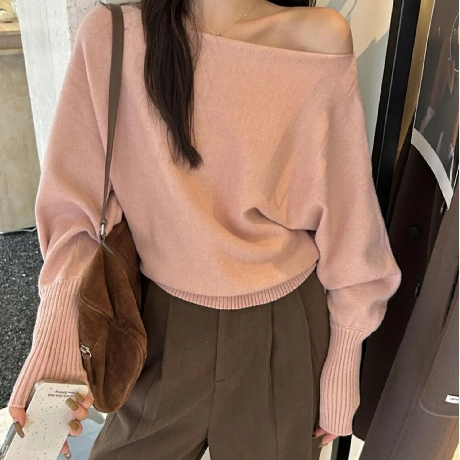 Einteiliger Kragen mit schräger Schulter, Strickpullover mit Laternenärmeln, koreanisches Damen-Outfit 2025, lockeres und schickes Hemdoberteil