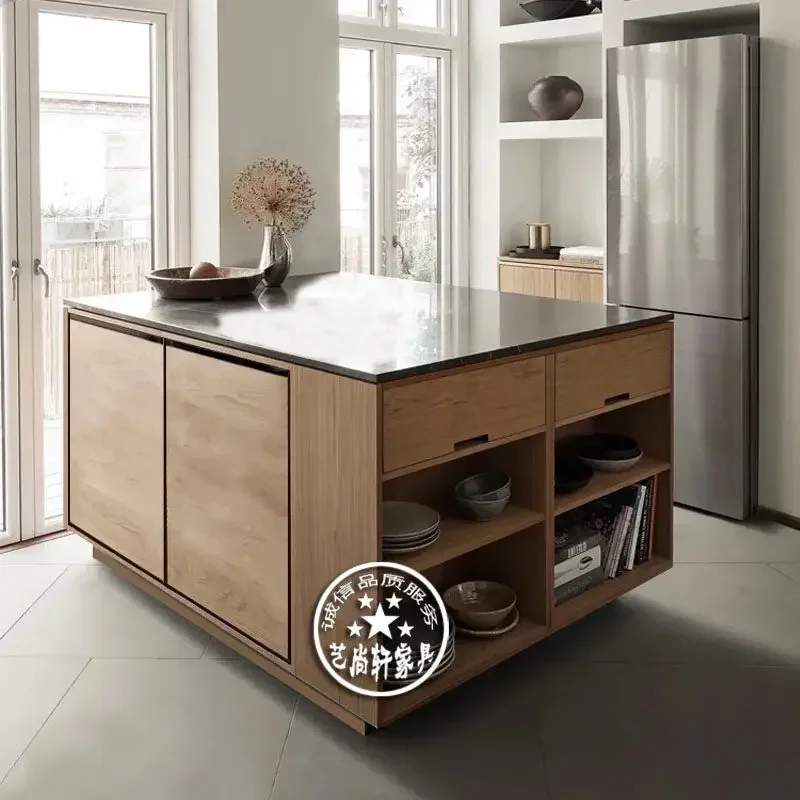 

Обеденный стол-остров из массива американского дерева TAO, интегрированный с открытой кухней, столом для приготовления пищи, рабочей станцией и западным кухонным баром.