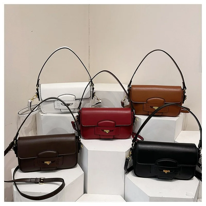 

Fashionable Women's Tote Bag Crafted From Fine Leather Featuring Designer Inspired And Casual Vintage Look​