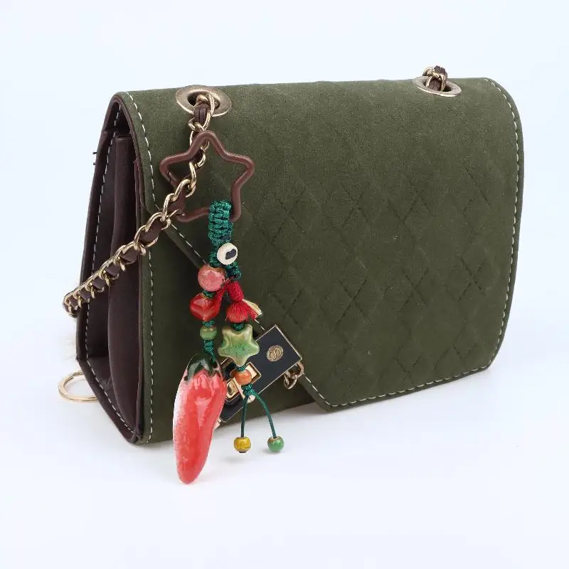 Handgefertigter Keramik-Erdbeer-Pfeffer-Schlüsselanhänger, Boho Perlen-Gewebter Schlüsselring, Niedlicher Taschenanhänger für Frauen und Mädchen, Geschenk, Tägliche Dekoration – Detail 4