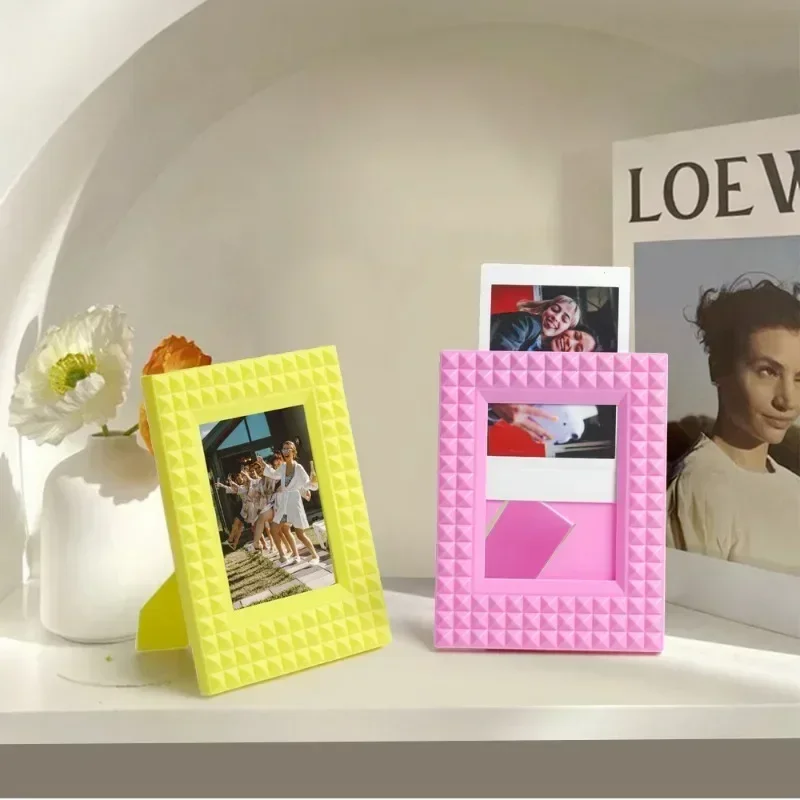 Display Frame Embossed Free-standing 3 Inch Photo Frame Solid Color Anti-crack Desktop Decor Vertical Photocard Holder Stand