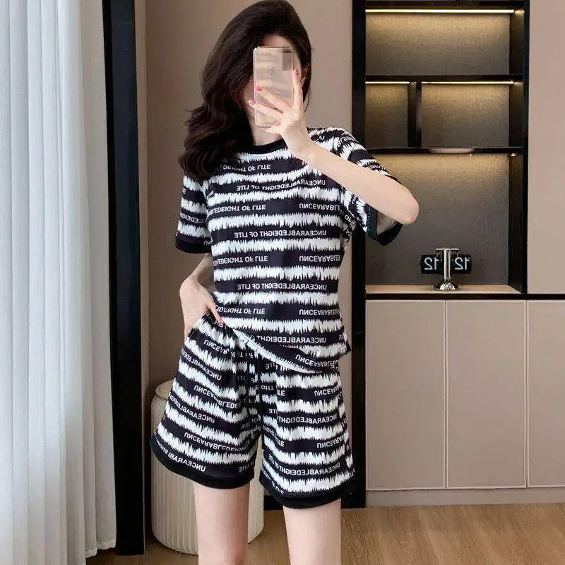 

Athleisure модный костюм-двойка, лето 2029, новая мода, повседневные полосатые комплекты с круглым вырезом и эластичной резинкой на талии, короткие рукава, женские топы