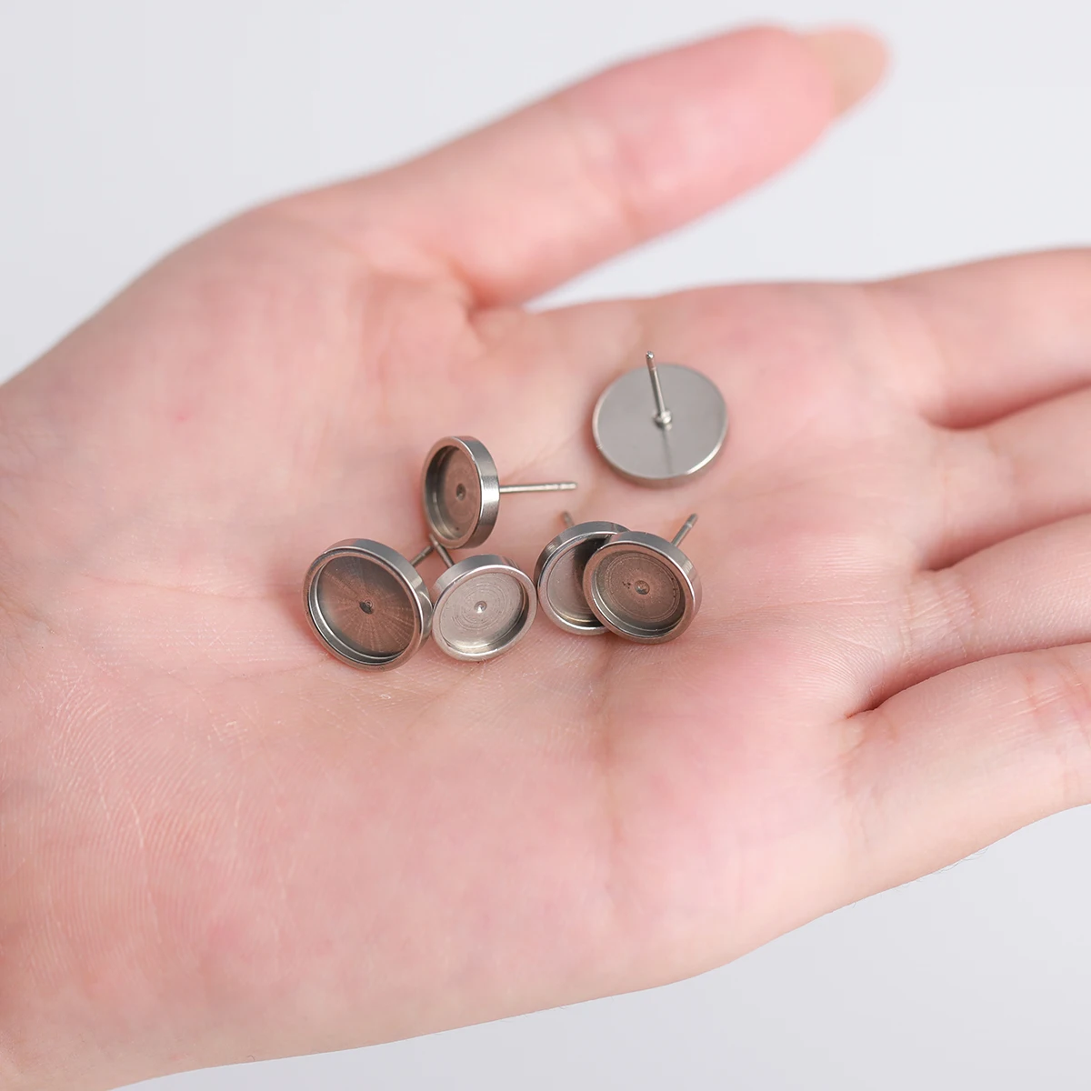 

50Pcs/lot Stainless Steel Earrings Base Stud Earring Cameo Cabochon Base Settings Posts Connector For Jewelry Making Supplies