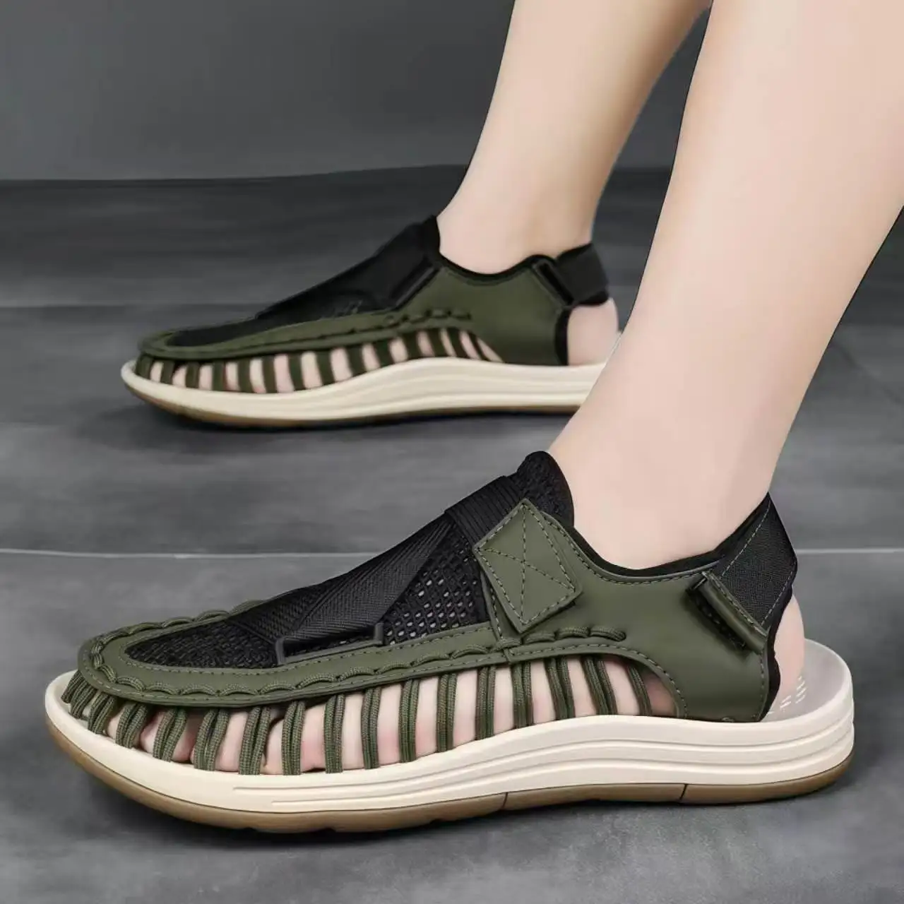 

2026 Summer fashion soft-soled lightweight durable perforated cool shoes for men high-quality breathable casual beach sandals