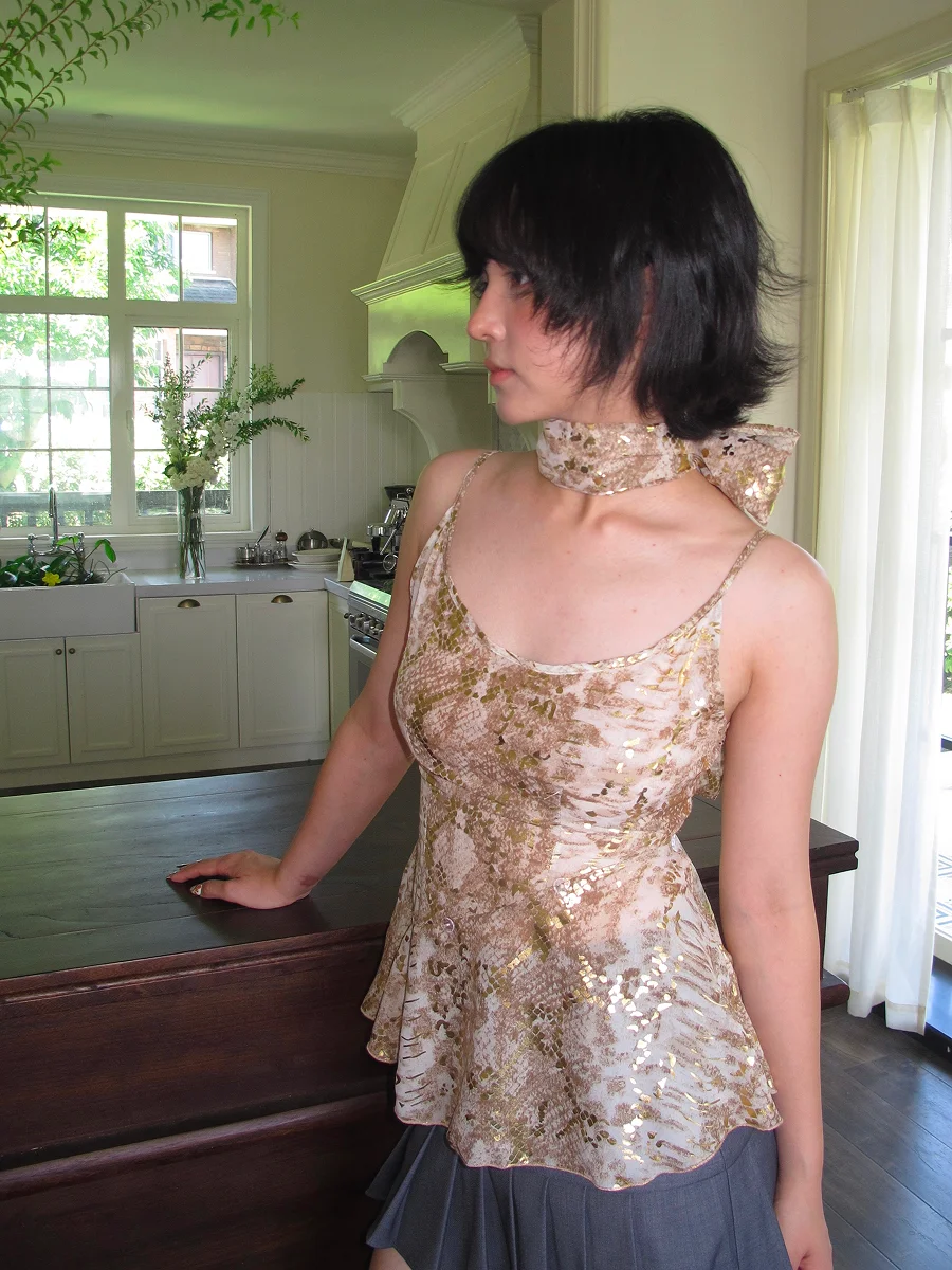 

Женский летний топ из полиэфирного волокна с регулируемыми бретелями, асимметричным дизайном и облегающим силуэтом, в стиле ретро-золото, средней длины