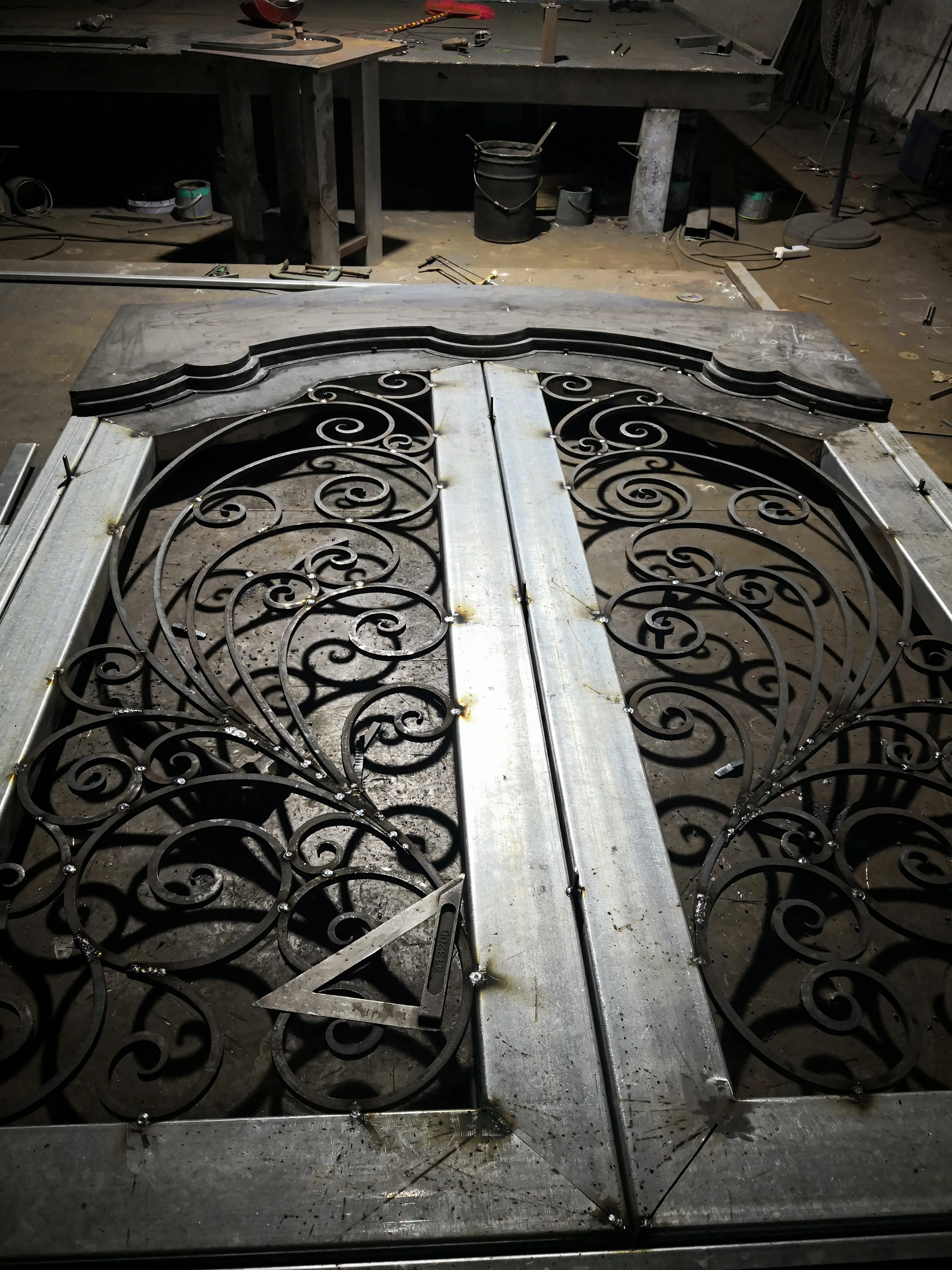 

Iron Doors for Villa French Style Tempered Glass Wrought Driveway Gate