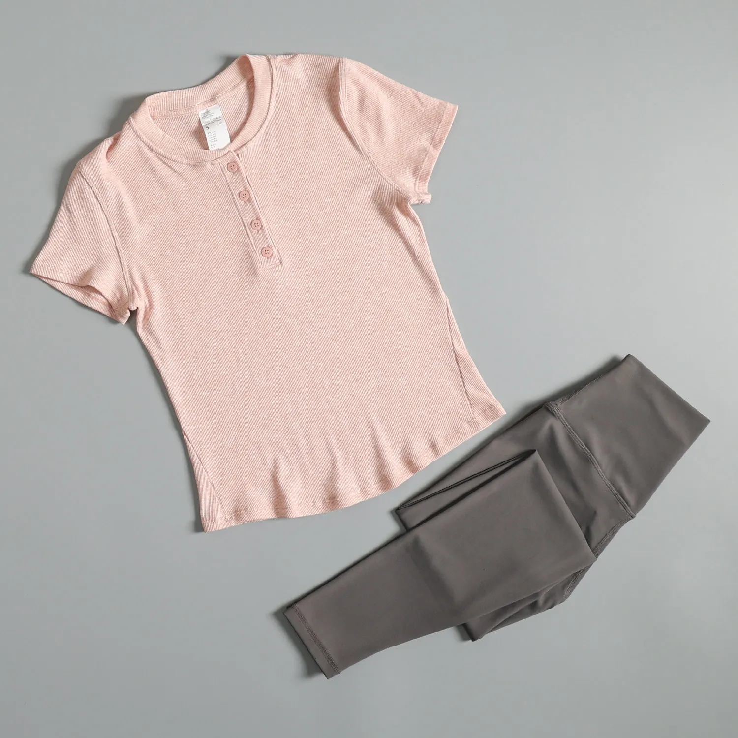 

Beautiful fitness suit for women in summer running training quick-drying short-sleeved high-waist hip-lifting yoga sports