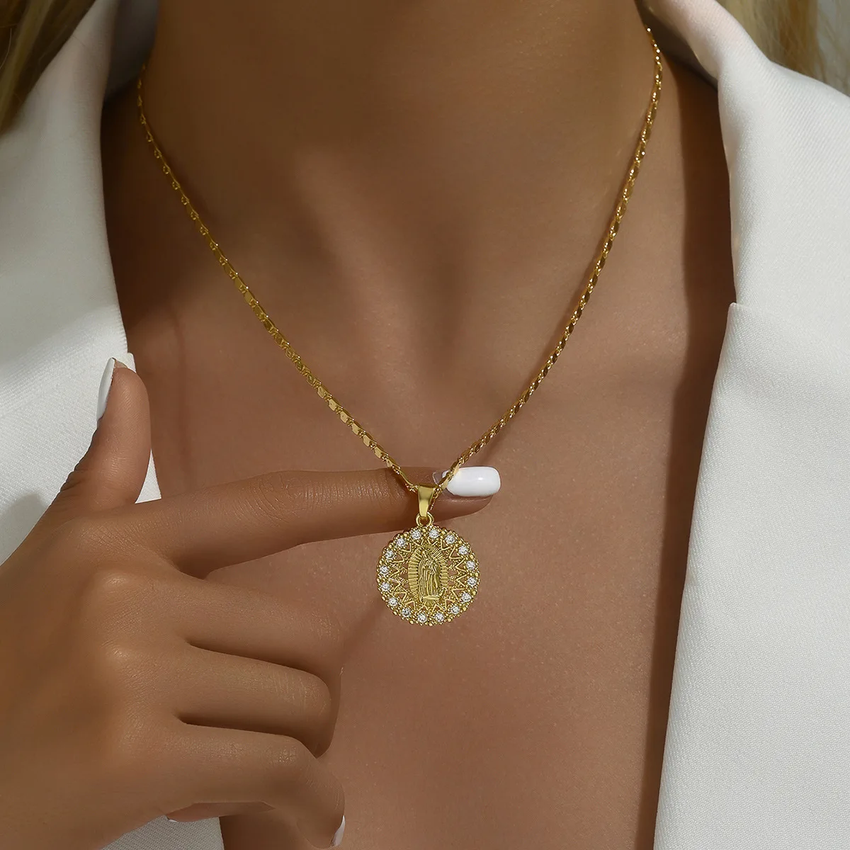 Luxury 24K 9999 Pure Gold real gold Hollow Round Virgin Mary Pendant Clavicle Chain Women's Clavicle Chain