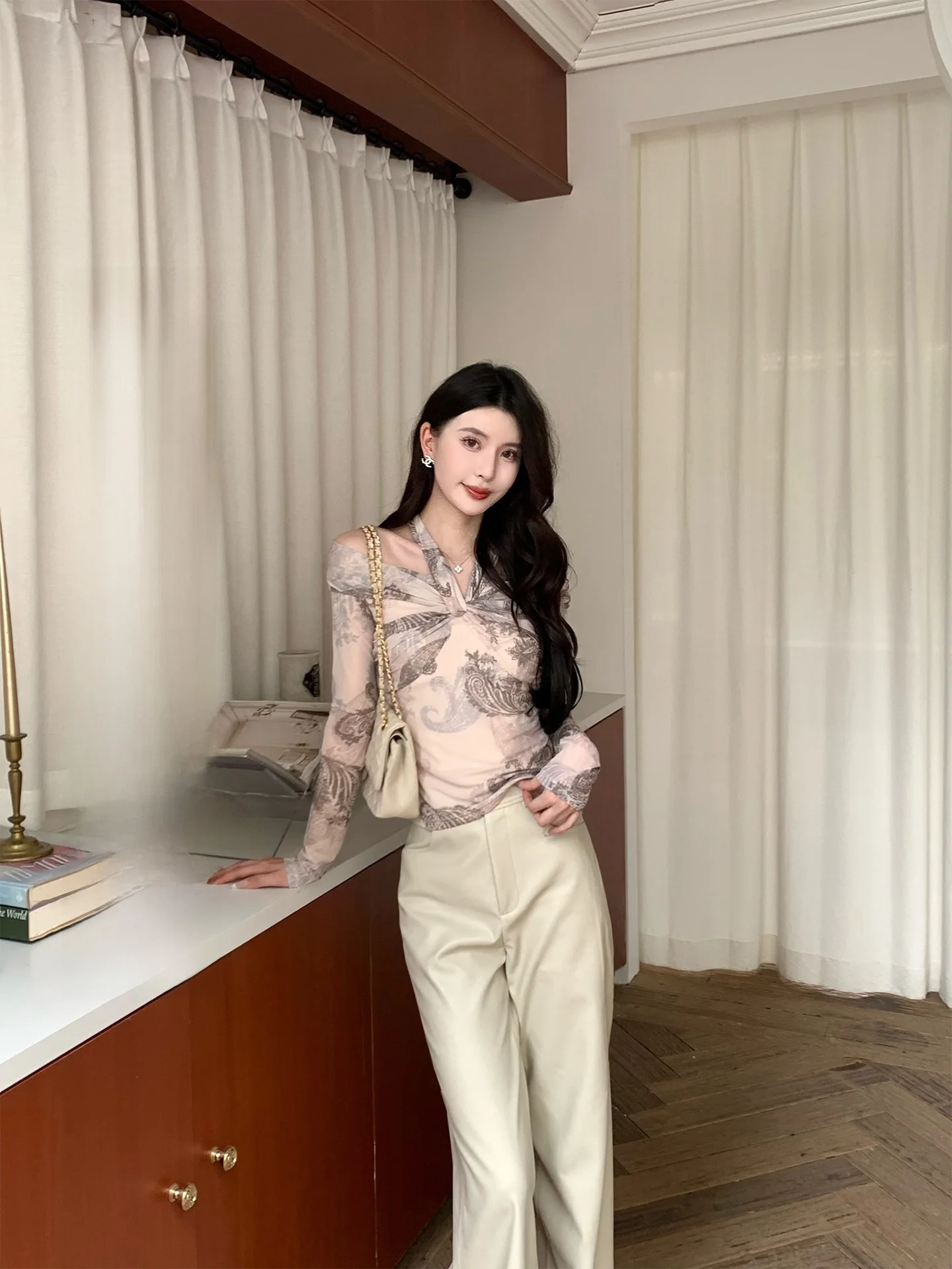 

Женский топ Kun Total с принтом, приталенный, с вышивкой, на одно плечо, для ранней весны, модный, повседневный, без рукавов