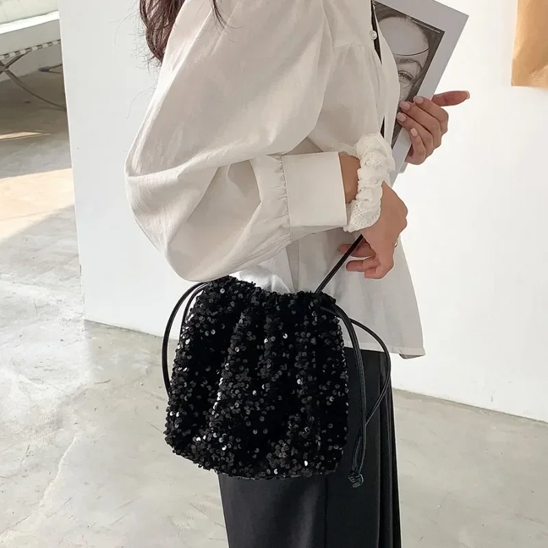 New Chic Sequined Shoulder Bags Fashion Popular Bucket Bag Drawstring Shing Crossbody Bag Designed Bolsas Сумка Winter