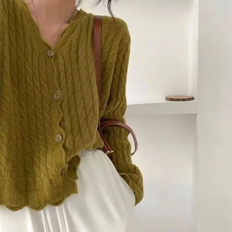 

2025 New Korean Style Fashion Knit Cardigan Loose Fit Long Sleeve Slimming Knit Top Coat