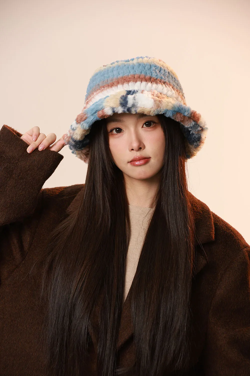 新しいファッションストライプ漁師帽子女性秋冬スカリービーニーレディースカラフルなバケツ女性手作りタッセルビーニー帽子