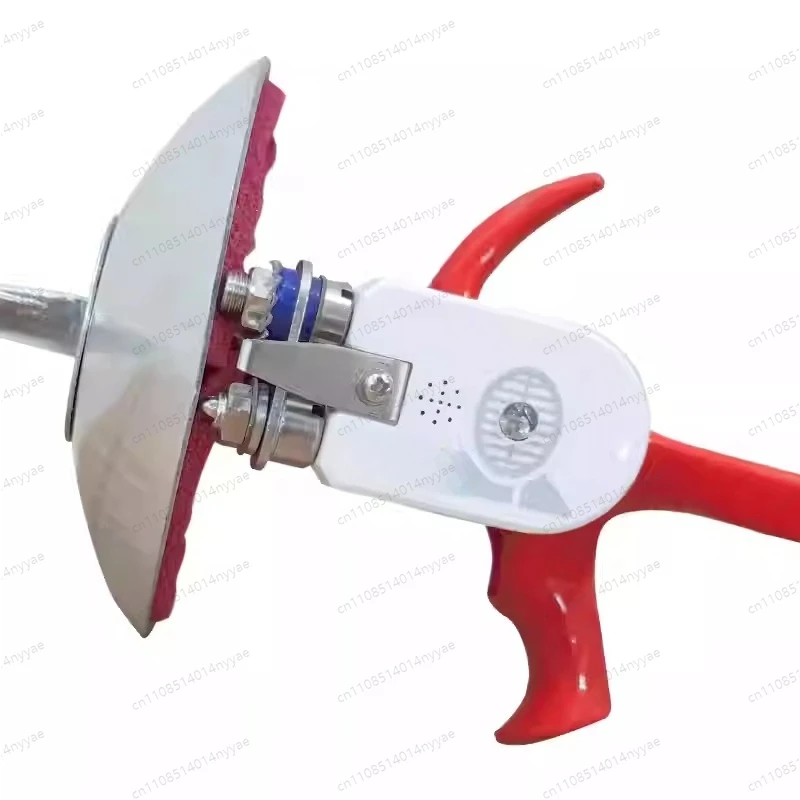 

Компактное электронное оборудование для тренировок по фехтованию: электрический счетчик очков для сабельного боя