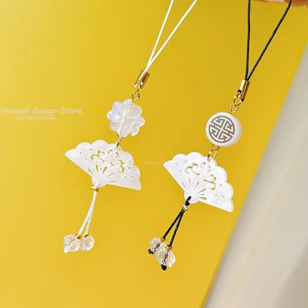 Classical Accessories Four Leaf Clover White Fan Mobile Phone Chain Decoration Mobile Phone Strap Bag Pendant Mobile Phone Strap