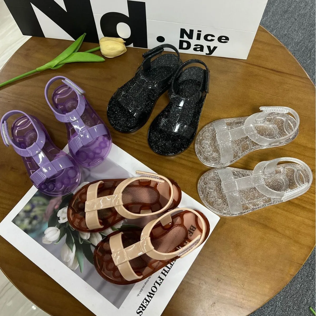 Neue Sommer-Kindersandalen mit weichem Boden und Klettverschluss, Gelee-Schuhe für Herren und Damen, coole Strandschuhe