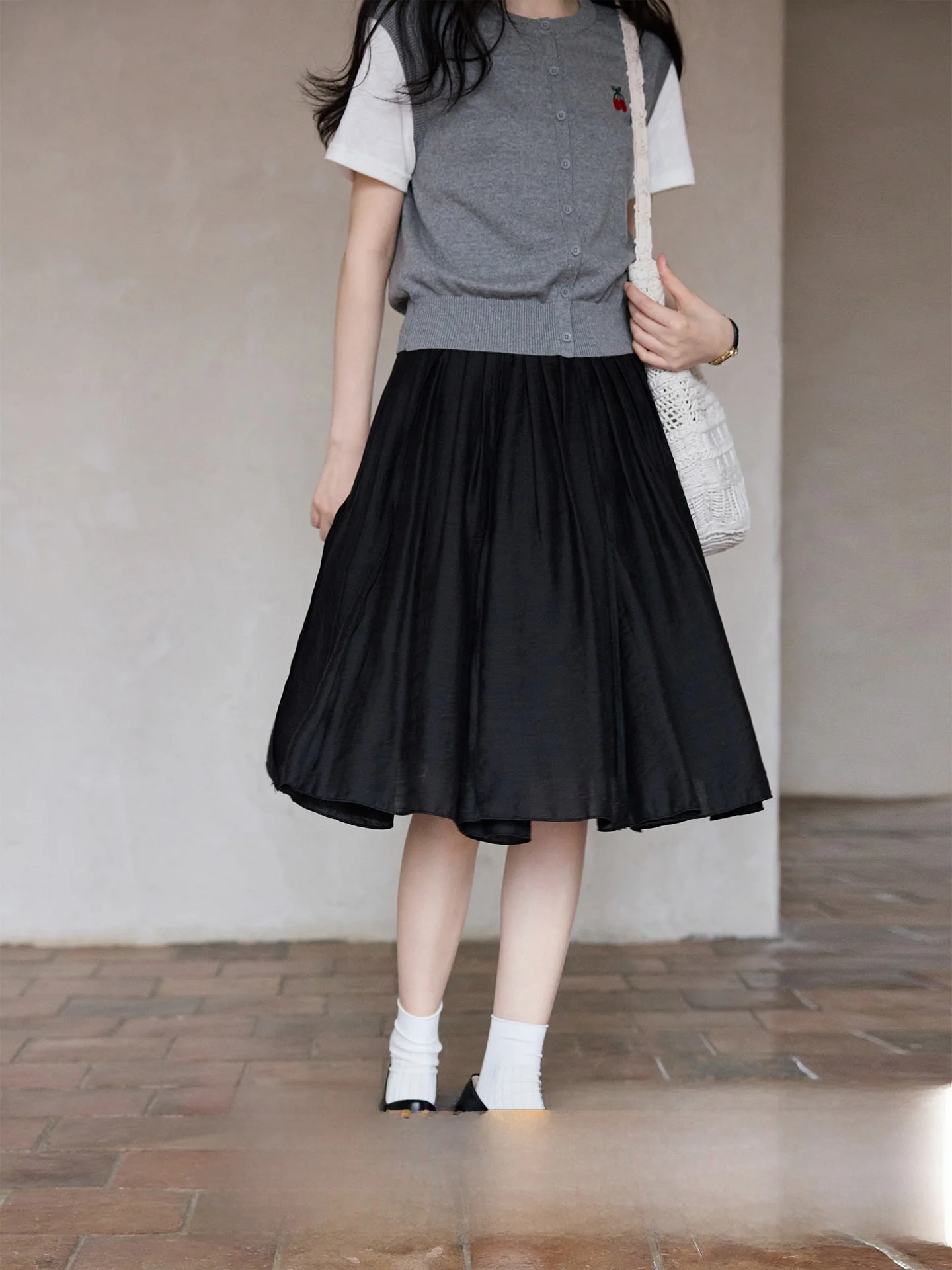 

Elegant Black Pleated Straight Korean Style Casual Skirt Mid-Length Half Body Skirt Commute Simple Design High Waist A-Line S...