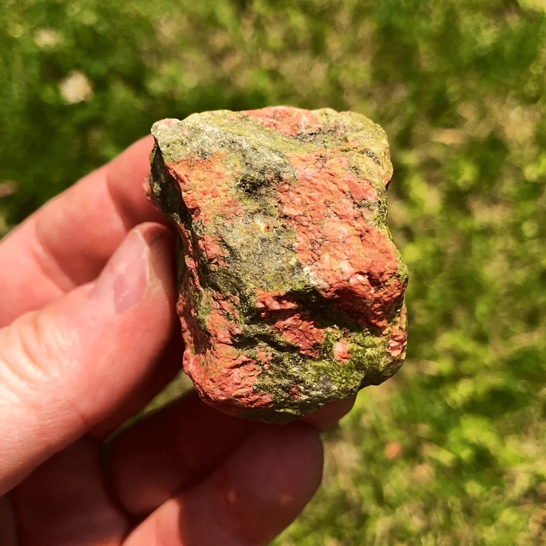 Natural Unakite Rough Stones Bulk - Bohemian Raw Crystal Suitable for Home & Decor, Natural Red & Green Mineral Specimen