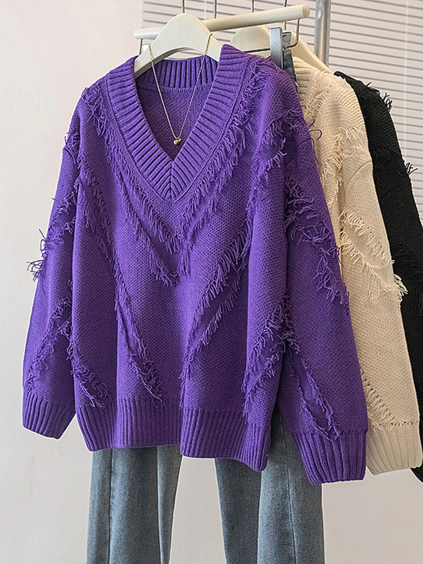 

Фиолетовый утепленный вязаный свитер с V-образным вырезом и бахромой, женский, осенне-зимний, больших размеров, в стиле оверсайз, премиум-класса, с длинными рукавами
