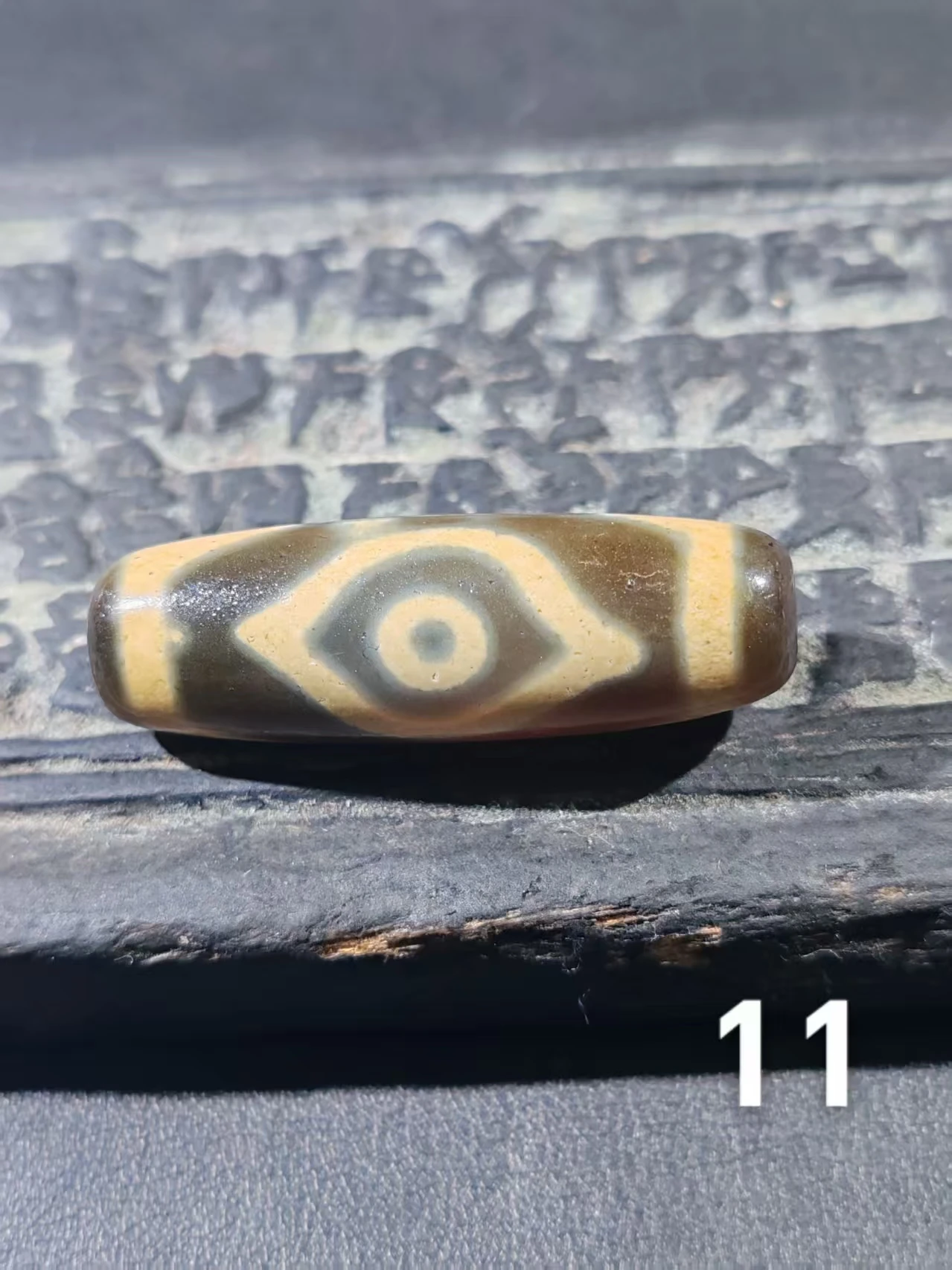 

1pcs/lot Natural Variety of Rare Patterns Old Agate Dzi Special Honors Brownish-blue Raw ore old material Collectible Ethnic