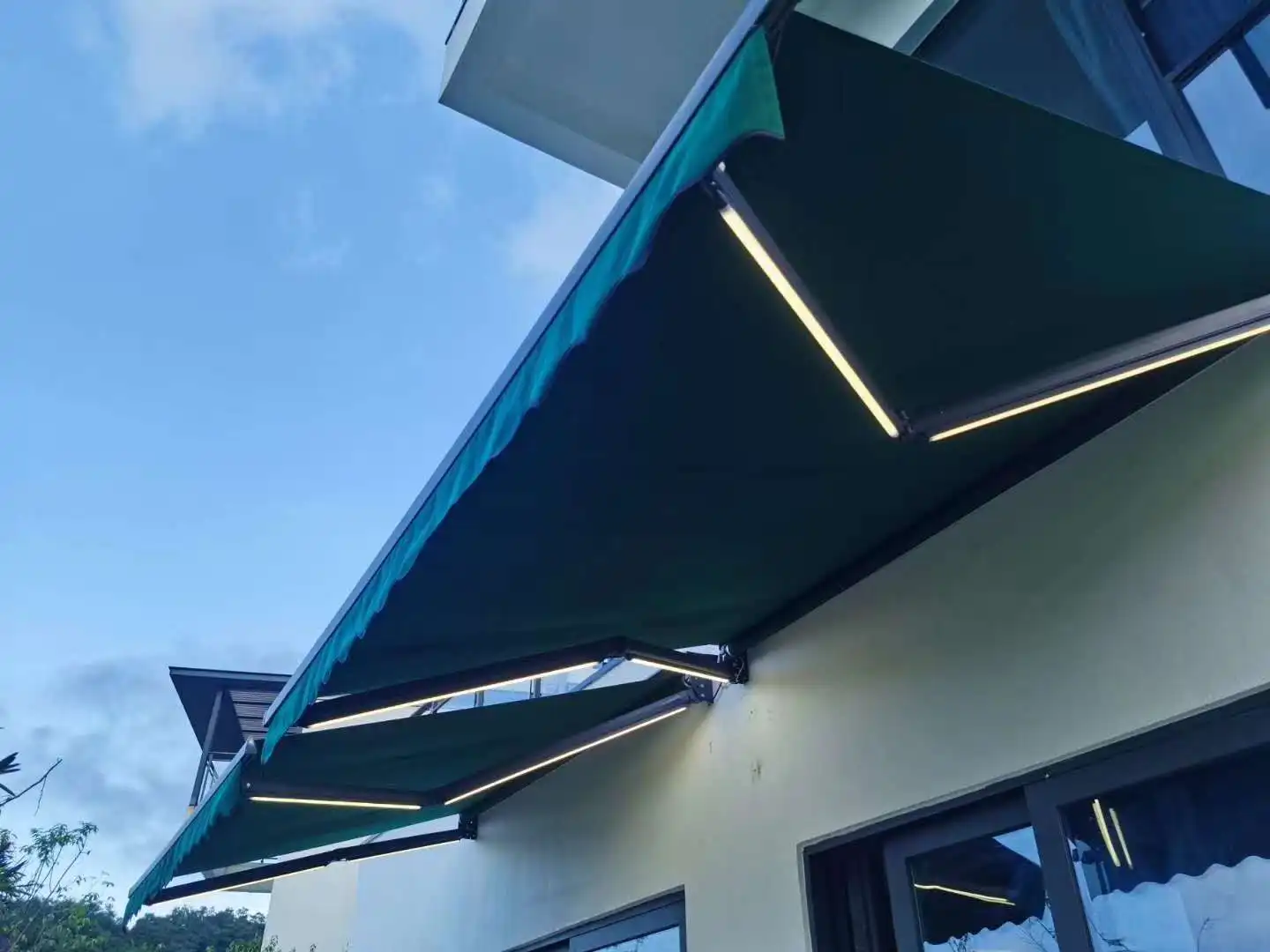 ATV&UTVOutdoor Fashion Retractable Awnings Patio Garden 3x3 4x3 5x3 Mororized Outdoor Patented Customized Awning