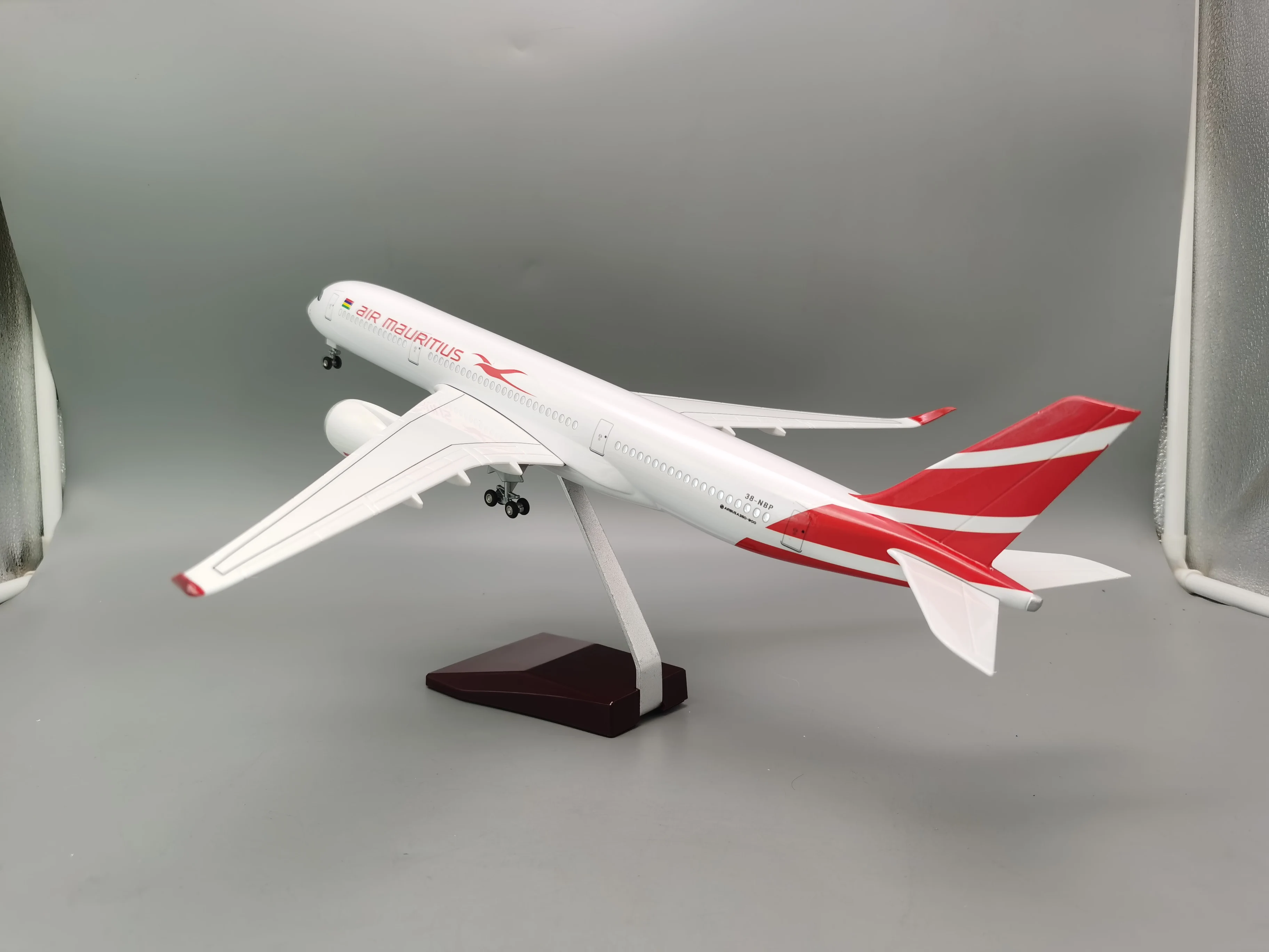 لعب الأولاد الطائرات 47 سنتيمتر 1:85 مقياس الطائرات نموذج الهواء موريشيوس A350 طائرة الخطوط الجوية دييكاست الراتنج الطائرات جمع هدية بواسطة