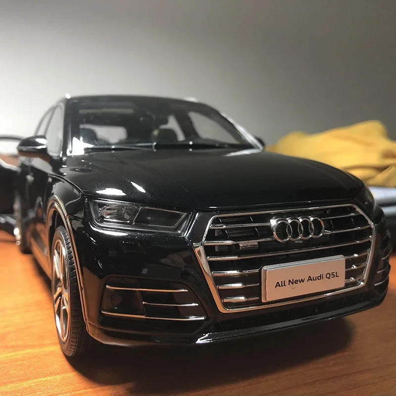 Modèle de voiture Audi Q5L en alliage moulé sous pression, jouet à collectionner, cadeau de simulation, ornements d'affichage souvenir, échelle 1/18