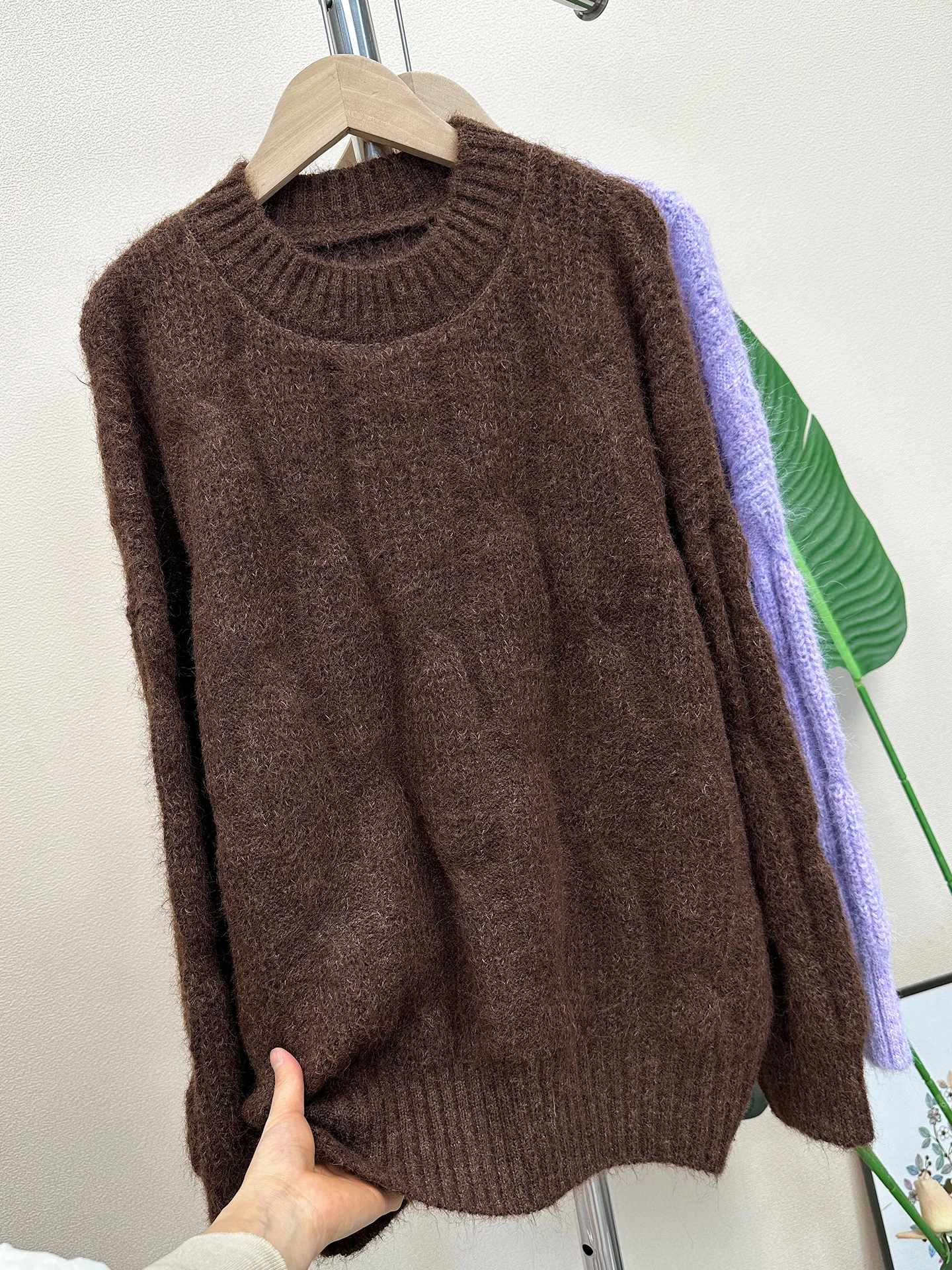 เสื้อสเวตเตอร์ถักทรงหลวมสำหรับผู้หญิง ฤดูหนาว อุ่นสบาย คอกลม แบบสวม ถักลายบิด นุ่มสบาย แขนยาว