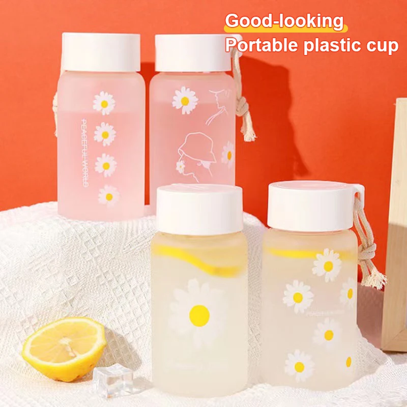 1pc 550ml/18.6oz Small Daisy Transparent Plastic Water Bottle Creative Frosted Water Bottle With Portable Rope Travel Teacup