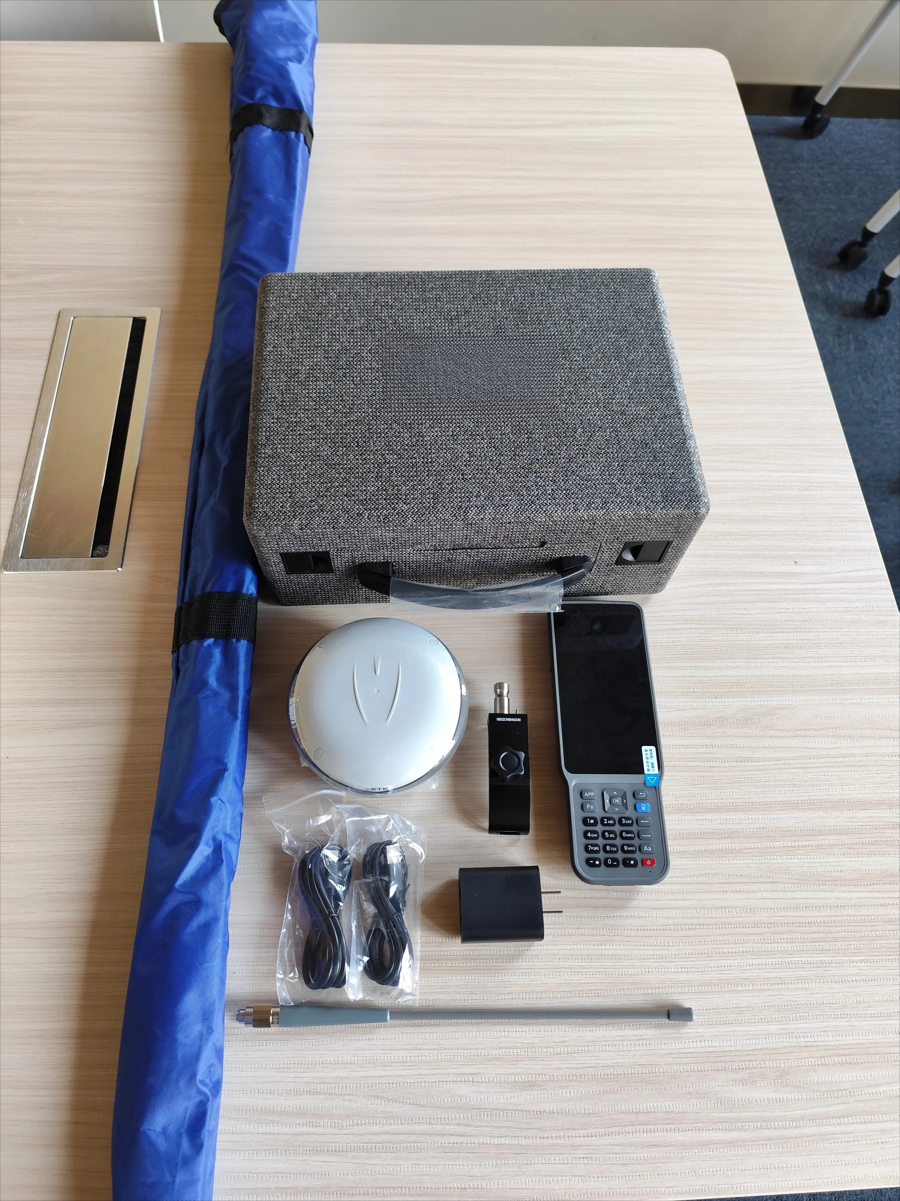 Hi-target VRTK2 GNSS RTK GPS VRTK Rover And Cheap Land Surveying Equipment GPS RTK