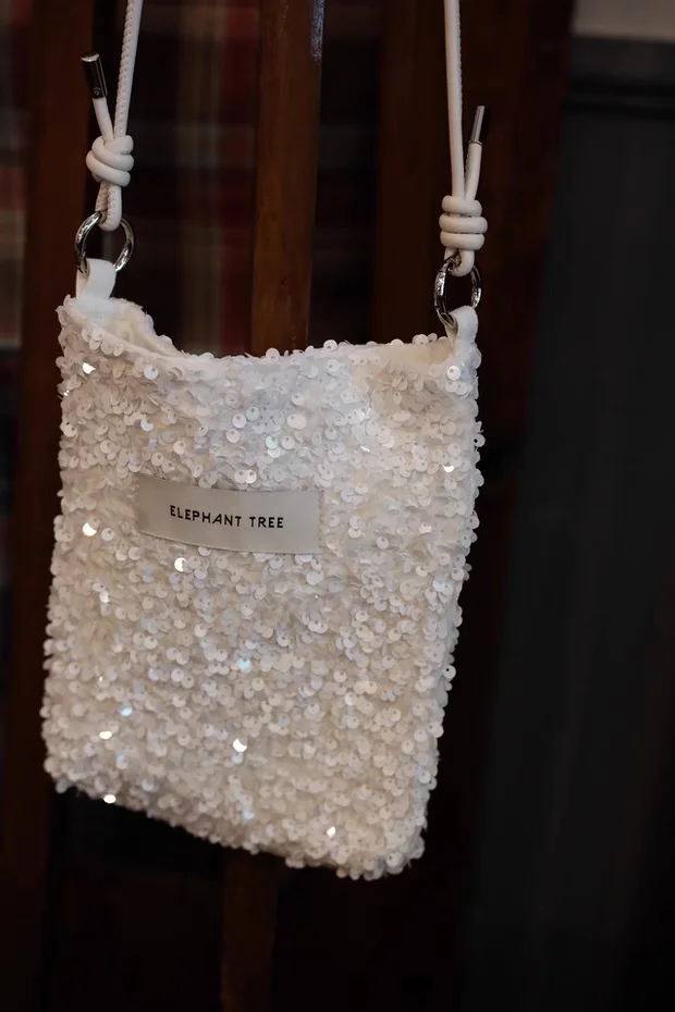 

White Sequin Fashion Versatile Girl Adjustable Shoulder Strap Phone Bag Large Capacity Niche Bags