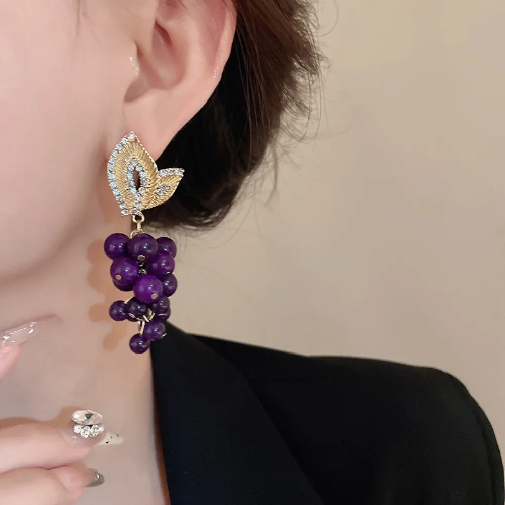 

Light Luxury Grape Stud Earrings Imitation Fruit Ear Jewelry Purple Beaded Earrings Charms Zircon Leaf Vintage Earrings Female