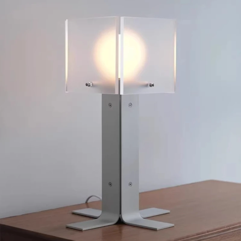 

Алюминиевая светодиодная настольная лампа для гостиной, спальни, прикроватная лампа в современном минималистичном стиле, с гальваническим покрытием
