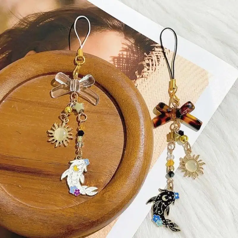 Niedlicher Koi-Fisch-Handyanhänger, Emaille-Sonnenanhänger, Schleifendekoration, Handytaschen-Ornament, kleines modisches Geschenk für Mädchen – Detail 7