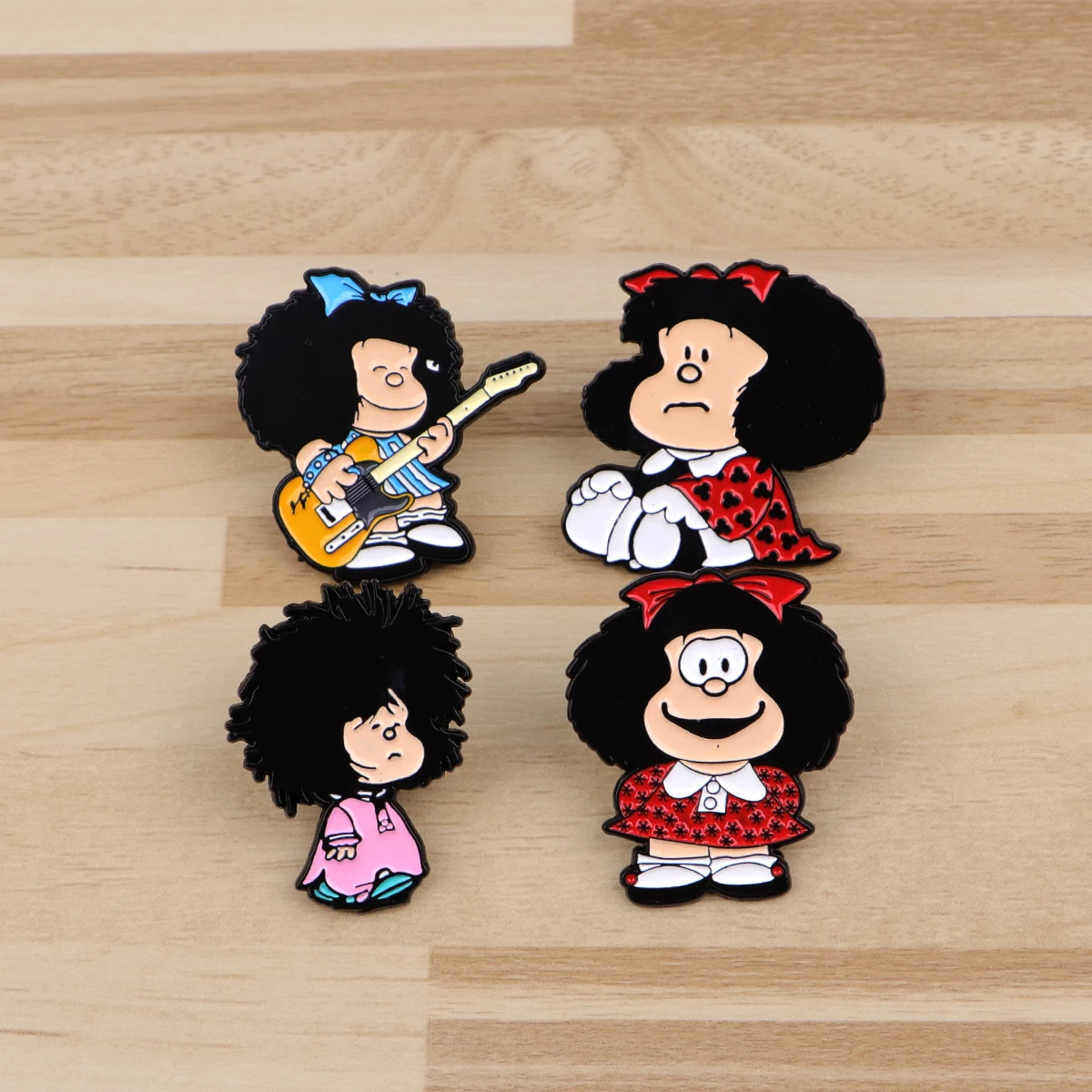 Mix 4pcs/set Cute Manga Girl Enamel Pins Metal Brooch Backpack Hat Bag Collar Badges Men Women Fashion Jewelry Collection Gift