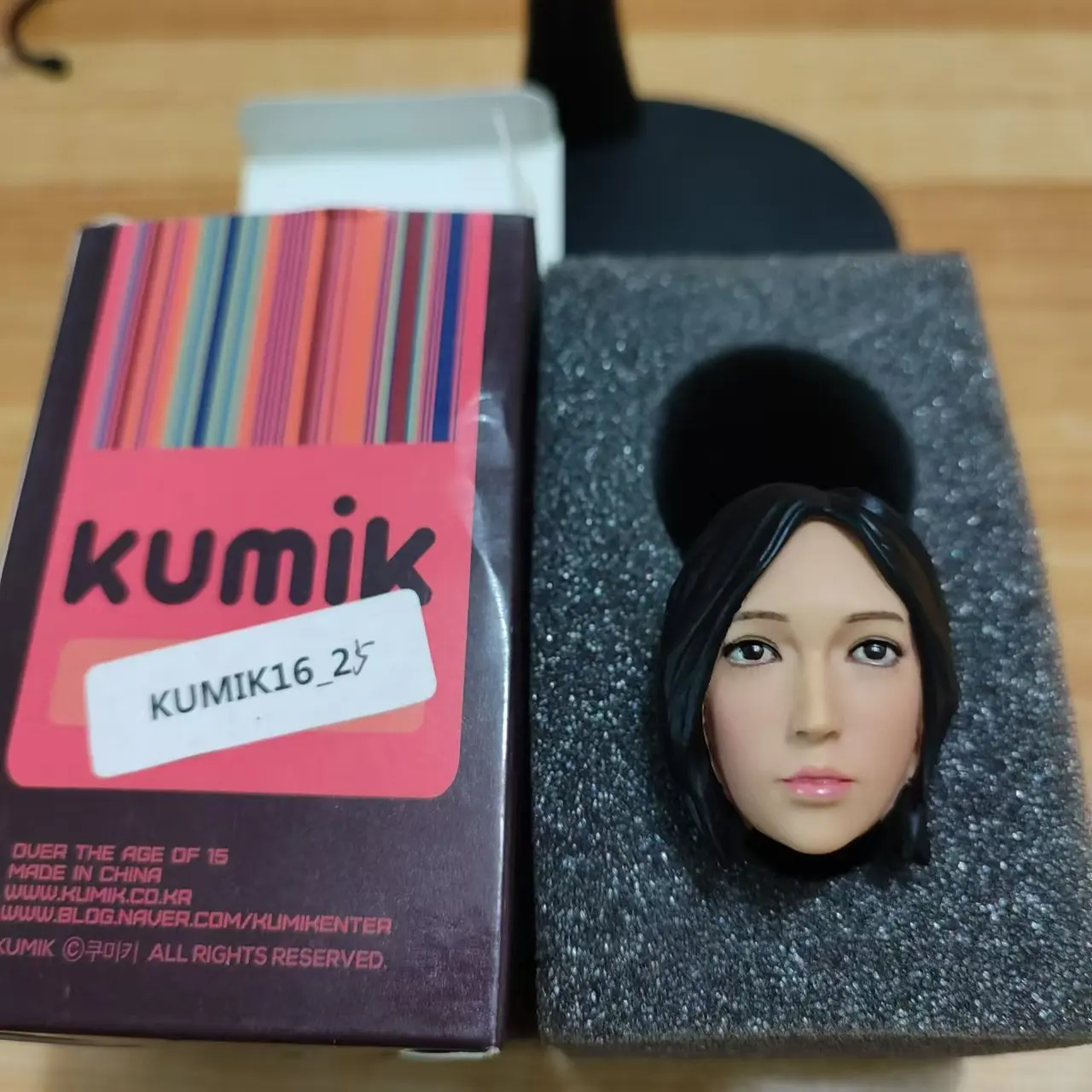 ในสต็อก KUMIK 1/6 Scale หญิง Headsculpt KM16-25 ยางสีดําผมหัวแกะสลักรุ่น F 12 นิ้ว Body Action Figure สะสม