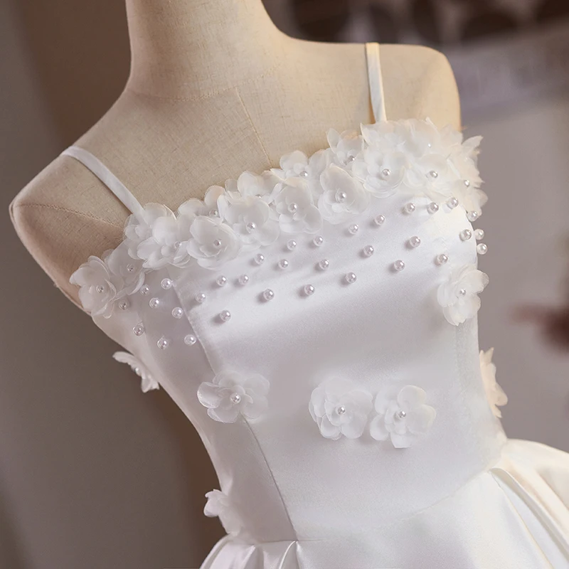 AnXin SH księżniczka biała satynowa sukienka wieczorowa na ramiączkach spaghetti, zdobiona koralikami, kwiatami, kokardą, sznurowana, krótka, szyta na miarę, mała biała sukienka